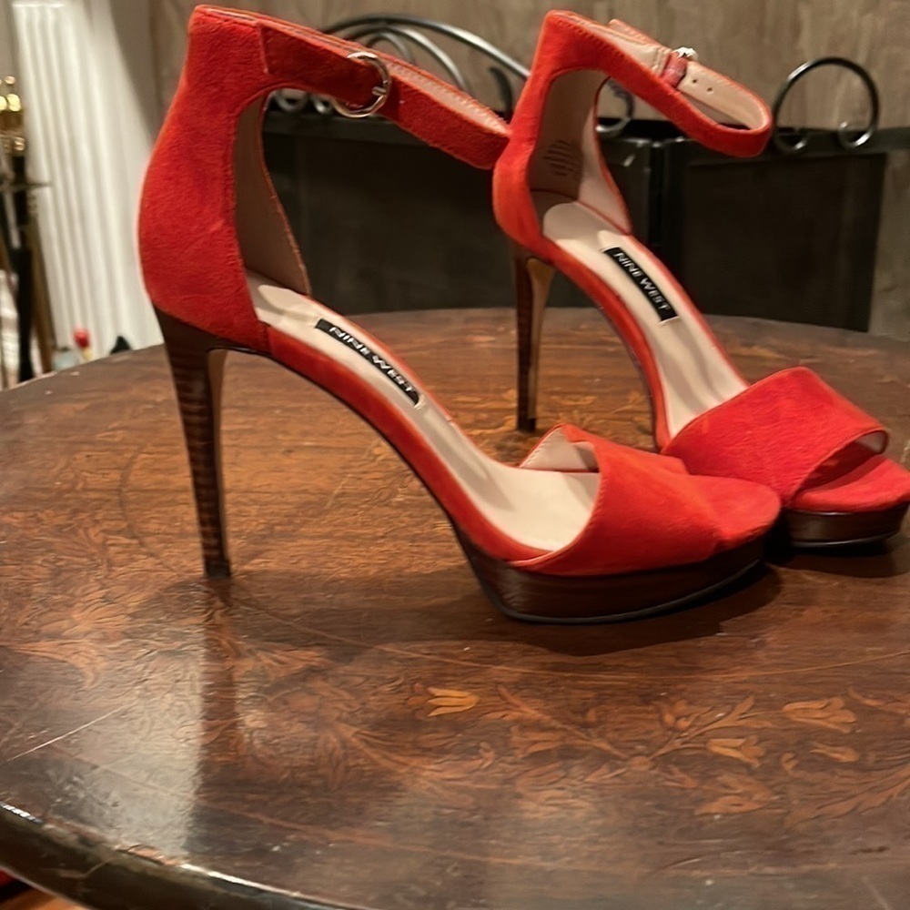 Nine West ⭐️red suede shoes - Picture 2 of 5